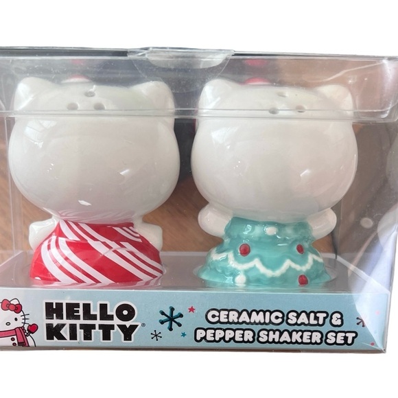Sanrio Hello Kitty Christmas Salt And Pepper Shakers - Picture 3 of 4